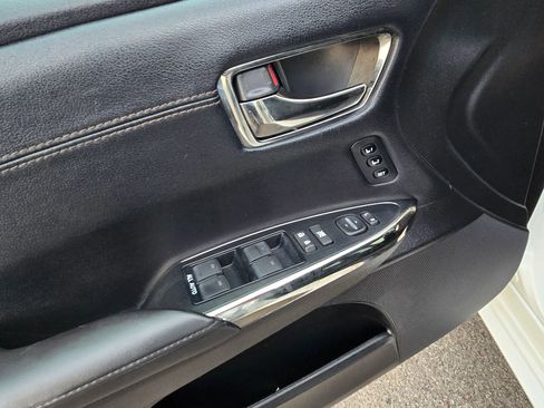 Used 2013 Toyota Avalon XLE Premium image 33