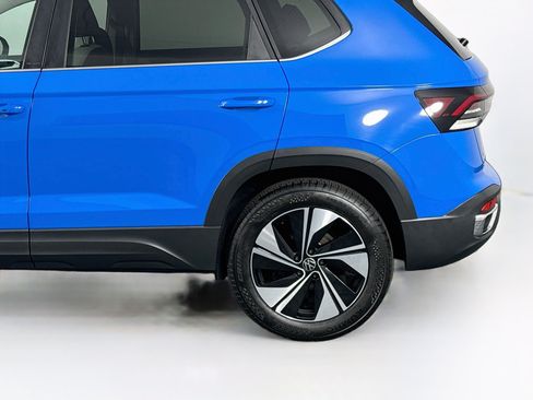 Used 2025 Volkswagen Taos SE w/ Panoramic Sunroof Package AWD/4WD image 44