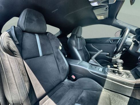 Used 2022 Toyota GR86 Premium RWD image 18