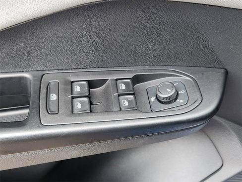 Used 2022 Volkswagen Taos SEL image 4