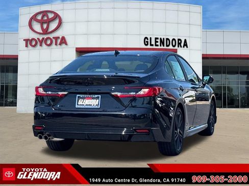 New 2026 Toyota Camry Hybrid FWD image 11