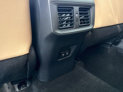Used 2019 Toyota RAV4 XLE Premium FWD image 32