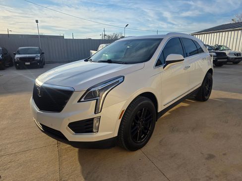 Used 2017 Cadillac XT5 Luxury w/ Driver Awareness Package image 3