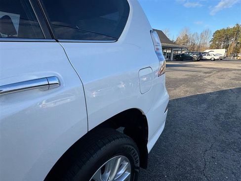 Used 2019 Lexus GX 460 image 15