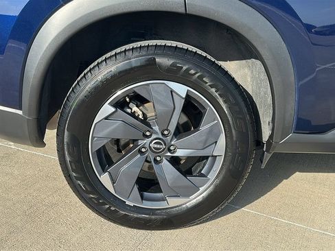 Used 2025 Nissan Rogue SV FWD image 16