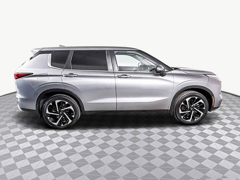 Used 2022 Mitsubishi Outlander SE image 11