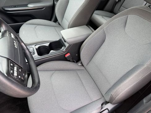 Used 2025 Kia K4 LXS image 37