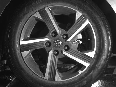 Used 2025 Nissan Sentra SV FWD image 14