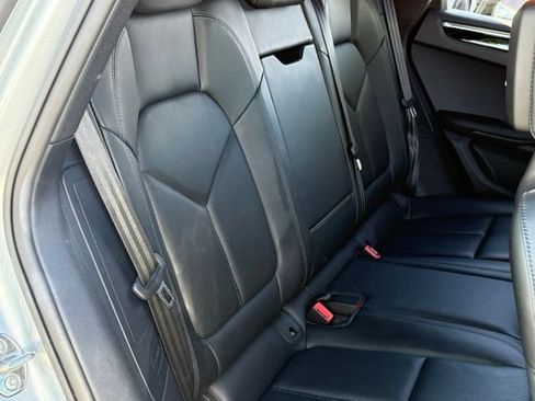 Used 2025 Porsche Macan AWD/4WD image 21