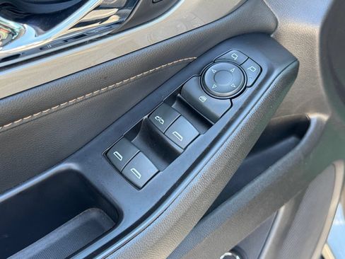 Used 2019 Chevrolet Traverse LT FWD image 12