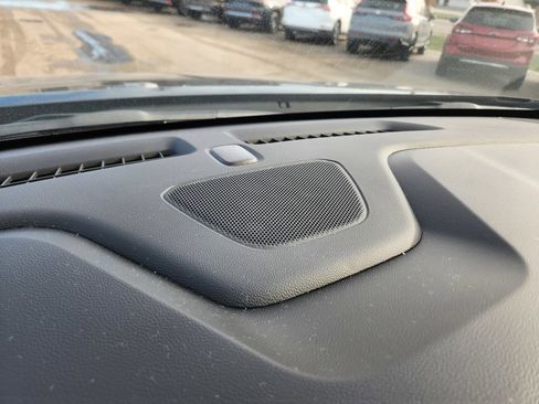 Used 2023 Chevrolet Traverse RS image 7