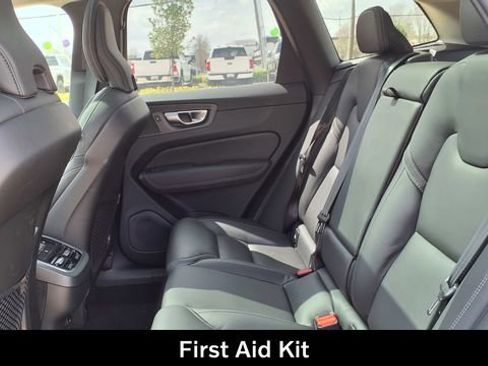 Certified 2023 Volvo XC60 B5 Ultimate w/ Climate Package image 18