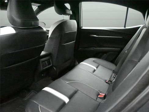 Used 2025 Toyota Camry SE w/ Convenience Package image 10