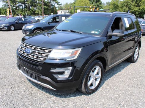 Used 2016 Ford Explorer XLT w/ Equipment Group 202A AWD/4WD image 2