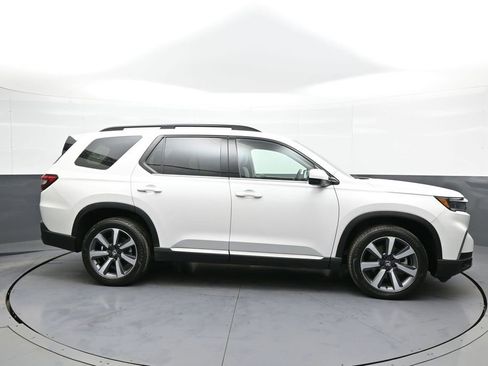 Certified 2023 Honda Pilot Touring image 5