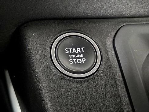 Used 2023 Land Rover Defender 90 SE image 24