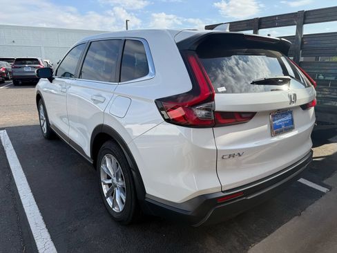 Used 2024 Honda CR-V EX image 3