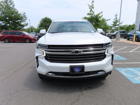 Used 2023 Chevrolet Suburban LT w/ Luxury Package AWD/4WD image 2