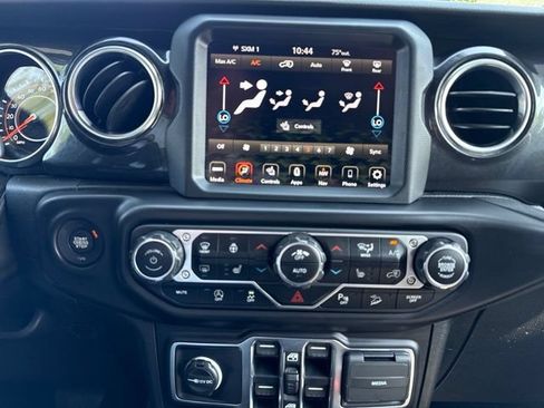 Used 2020 Jeep Wrangler Unlimited Sahara AWD/4WD image 24