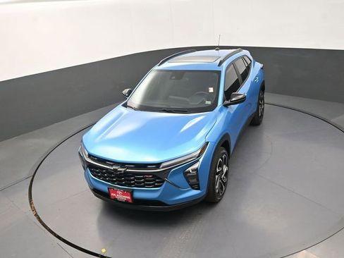 Used 2025 Chevrolet Trax RS w/ Sunroof Package image 24