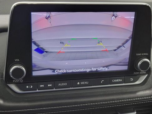 Used 2025 Nissan Rogue SV image 14