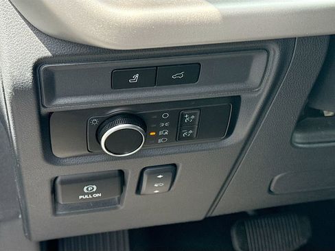 Used 2024 Ford Expedition Max XLT image 11