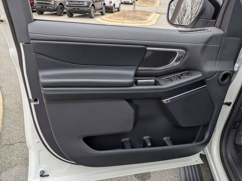 New 2025 Ford Expedition Max Platinum w/ Stealth Performance Package image 15