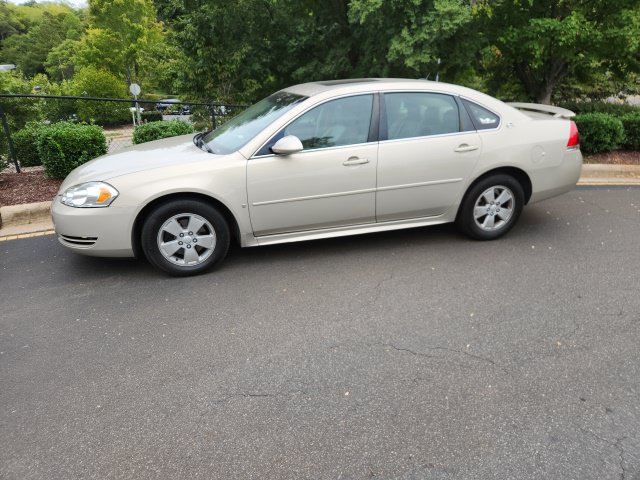 Used 2009 Chevrolet Impala LT w/ Luxury Edition Package FWD image 3