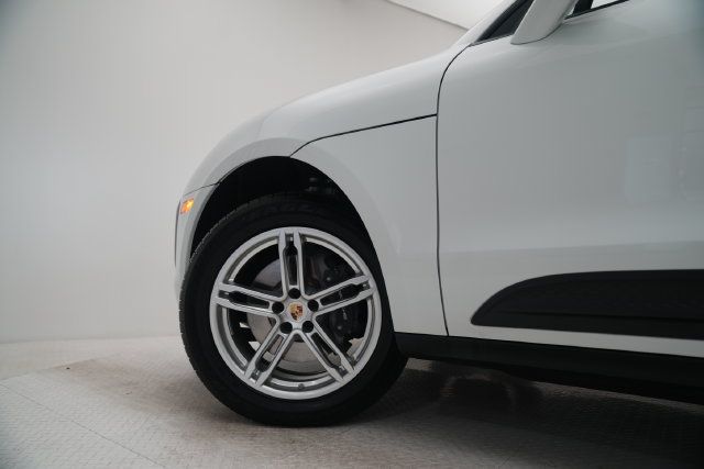 Certified 2026 Porsche Macan AWD/4WD image 26