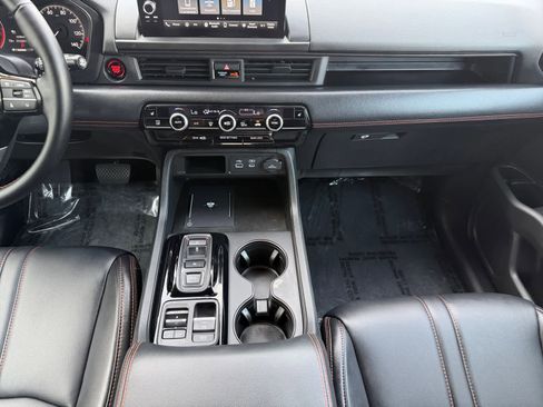 Used 2025 Honda Pilot TrailSport image 16