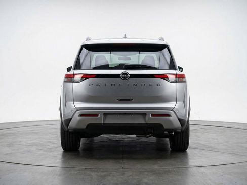 Used 2025 Nissan Pathfinder SV image 7