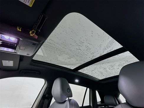 New 2026 Volkswagen Tiguan SE R-Line image 11