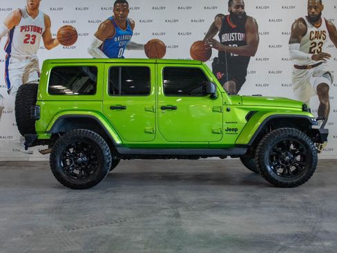Used 2020 Jeep Wrangler Unlimited Sahara w/ Uconnect 4C Nav & Sound Group AWD/4WD image 18