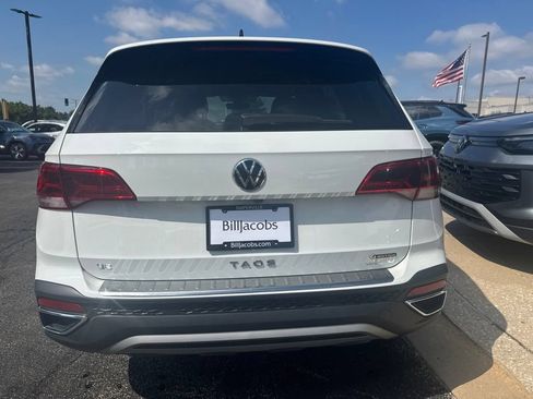 Used 2023 Volkswagen Taos SE w/ Panoramic Sunroof Package AWD/4WD image 5