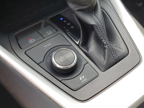 Certified 2024 Toyota RAV4 XLE AWD/4WD image 32