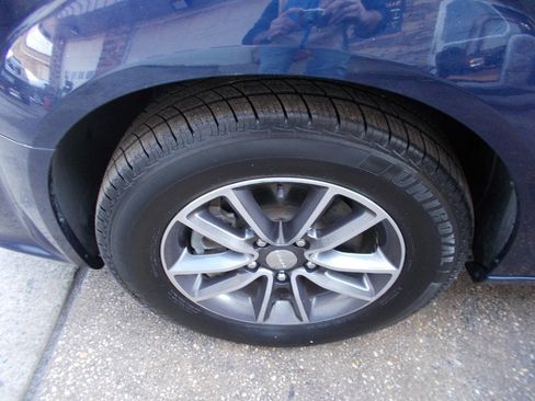 Used 2017 Dodge Grand Caravan SXT image 8