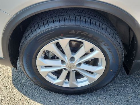 Used 2014 Nissan Rogue SV AWD/4WD image 7