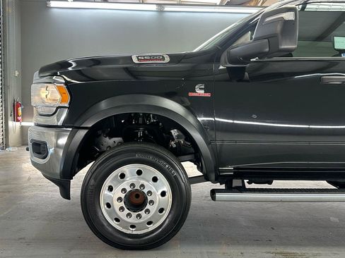 Used 2023 RAM 5500 Tradesman w/ Chrome Appearance Group RWD image 5