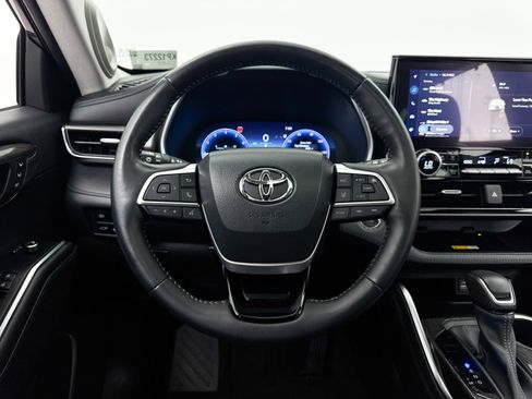 Used 2023 Toyota Highlander Limited AWD/4WD image 4