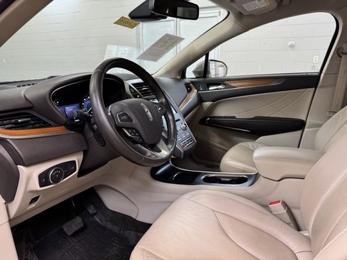 Used 2018 Lincoln MKC Select w/ Select Plus Package image 13