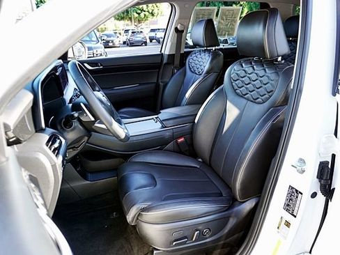 Certified 2022 Hyundai Palisade Limited w/ Cargo Package FWD image 15