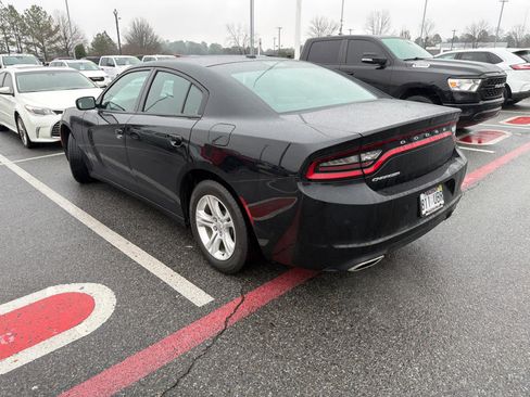 Used 2020 Dodge Charger SXT image 5