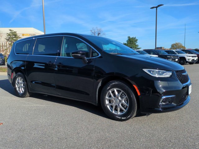 New 2026 Chrysler Pacifica Select FWD image 2