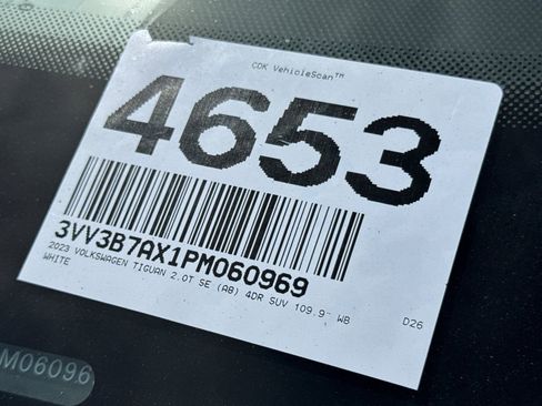 Used 2023 Volkswagen Tiguan SE image 4