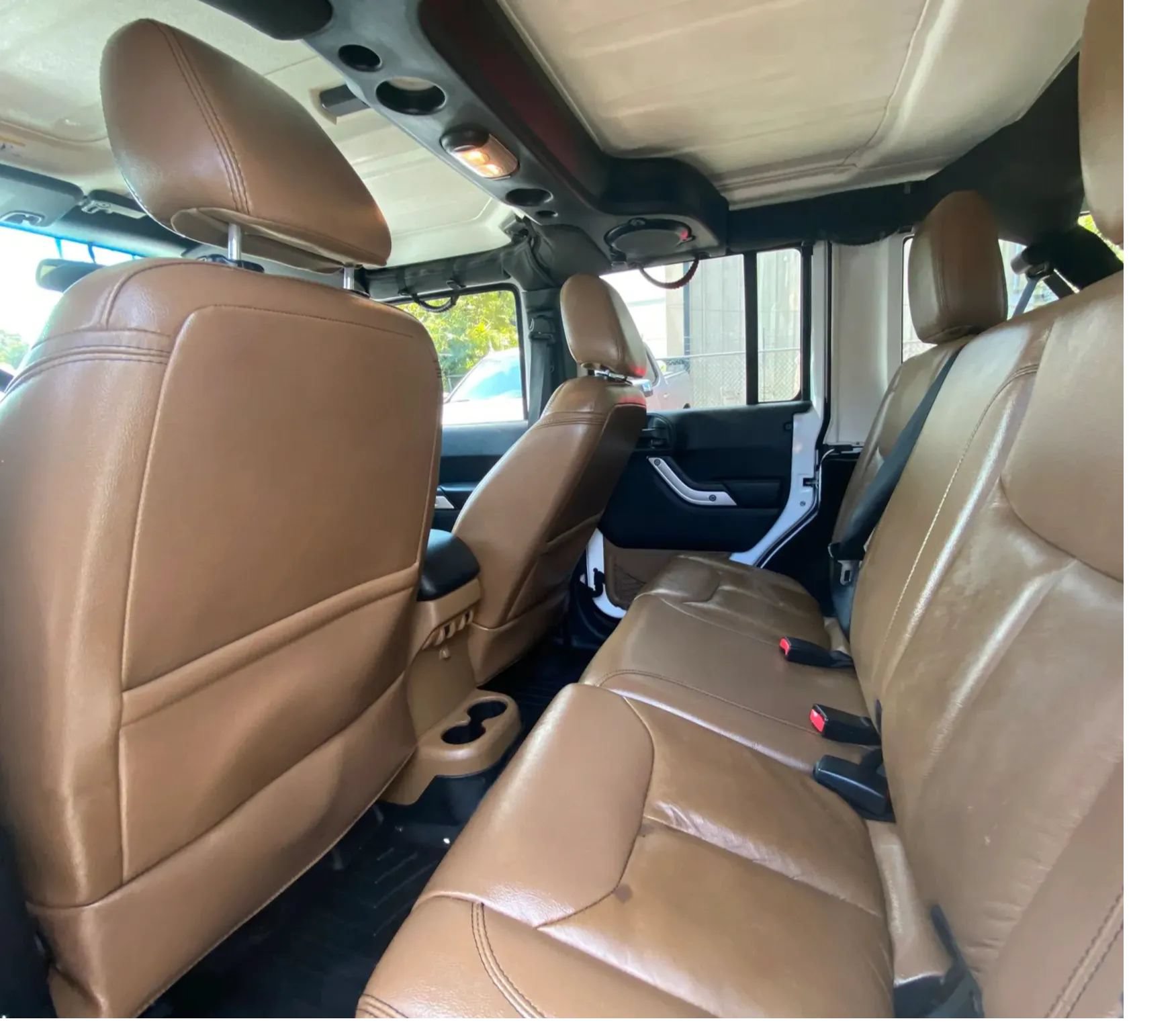 Used 2014 Jeep Wrangler Unlimited Sahara w/ Connectivity Group AWD/4WD image 13