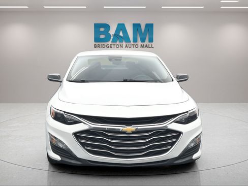 Used 2024 Chevrolet Malibu LT FWD image 2