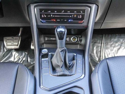 Used 2023 Volkswagen Tiguan SE R-Line image 14