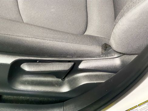 Used 2021 Toyota Corolla LE FWD image 15