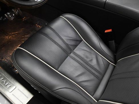 Used 2016 Jaguar XJ R-Sport image 28