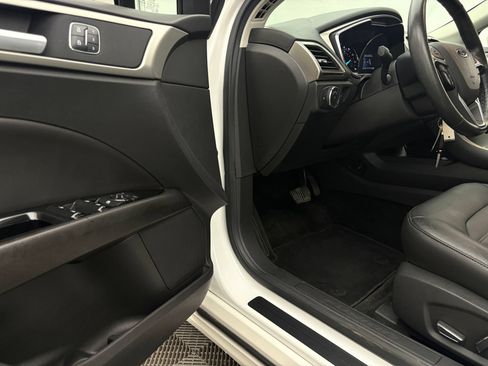Used 2016 Ford Fusion SE w/ Equipment Group 202A FWD image 13